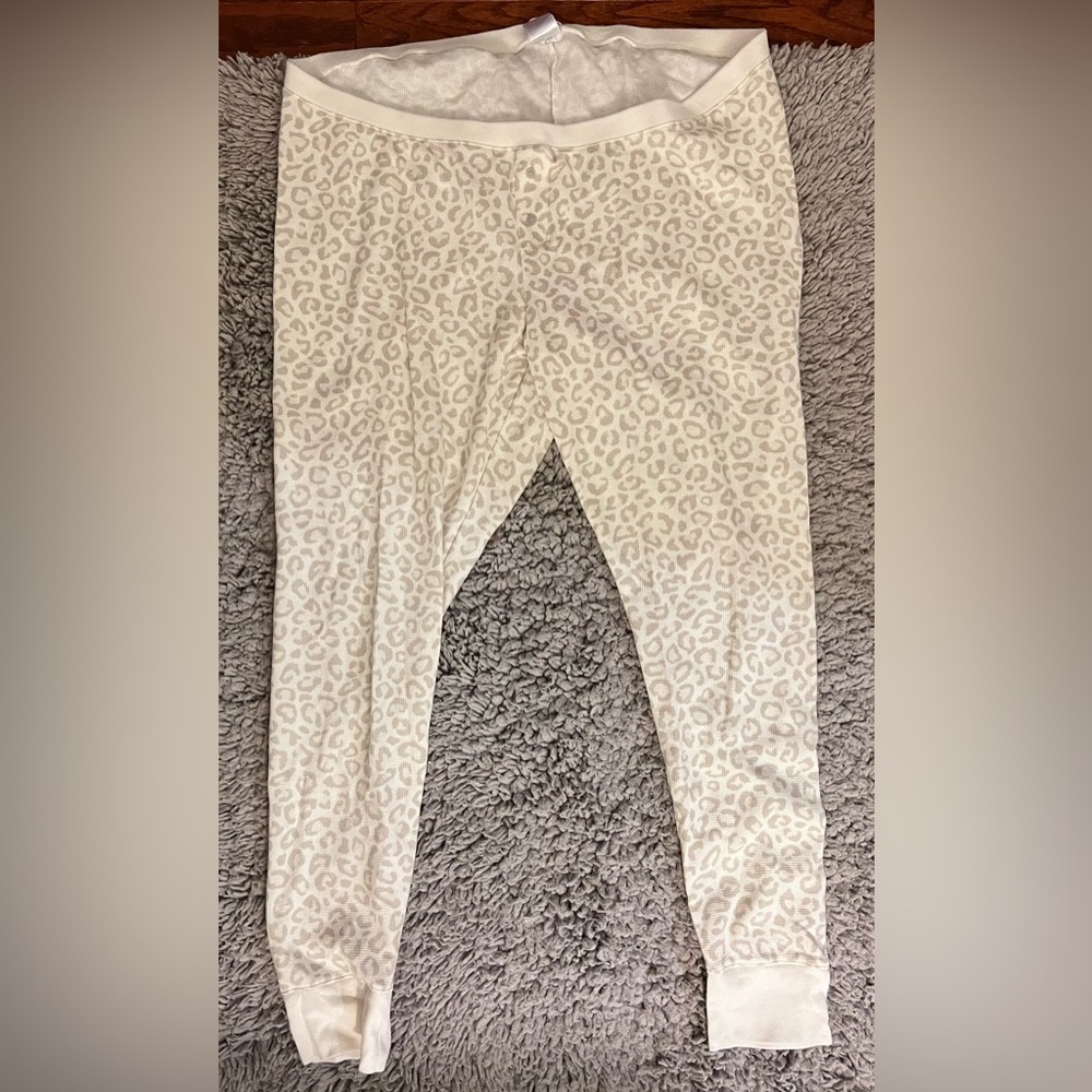 Old navy White cheetah print maternity legging